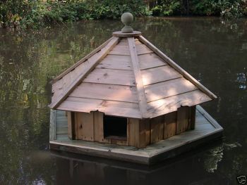 Medium Hexagonal Floating Duck House, Waterfowl Nesting Box for Pond or Lake
